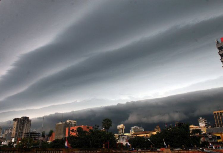 Tormentas elÃ©ctricas y marcado descenso de la temperatura para este martes