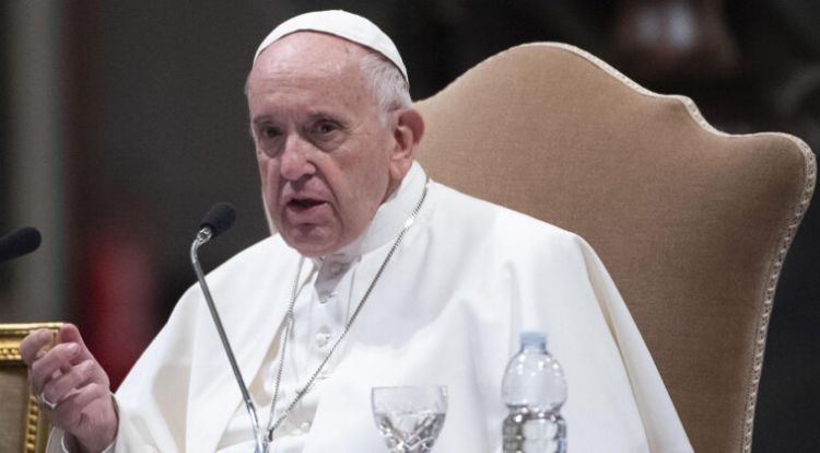 El papa confesó a algunos obispos que no piensa renunciar